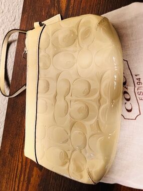 Beautiful New Coach Leather wristlet